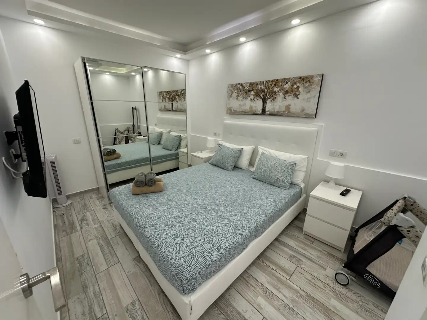 Casa aparellada amb terrassa en venda a Calle Tibiabin, imagen 17