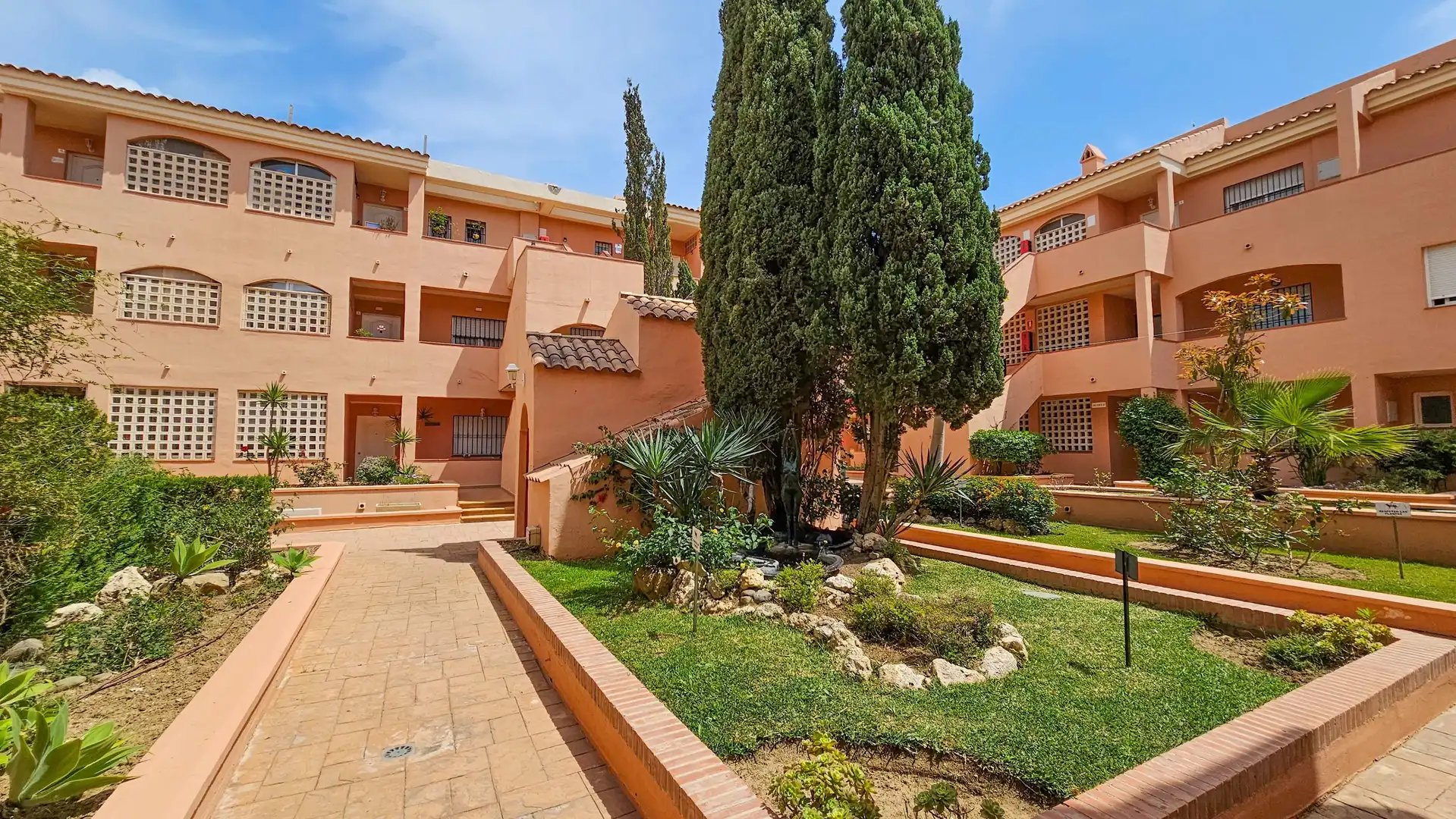 Vista exterior de Apartament en venda en Mijas amb Aire condicionat, Calefacció i Terrassa