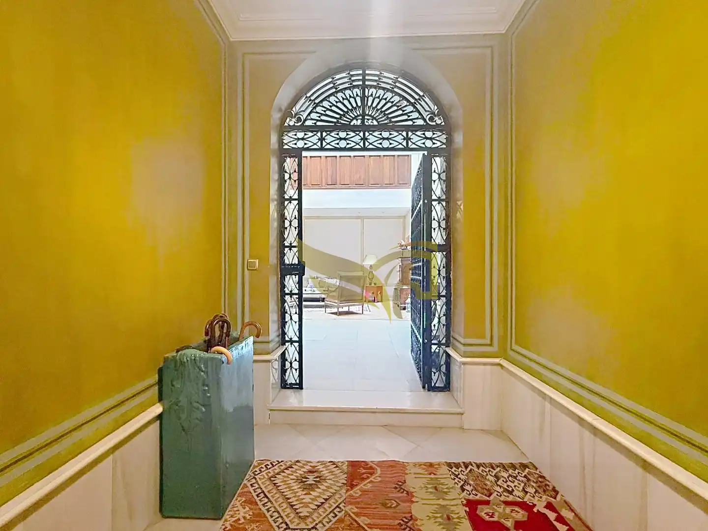 Einfamilien-Reihenhaus zum Verkauf in Sevilla mit Klimaanlage, Heizung und Privatgarten