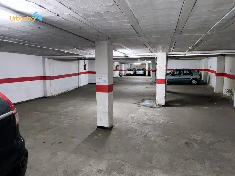 Parkplatz von Garage zum Verkauf in Badajoz
