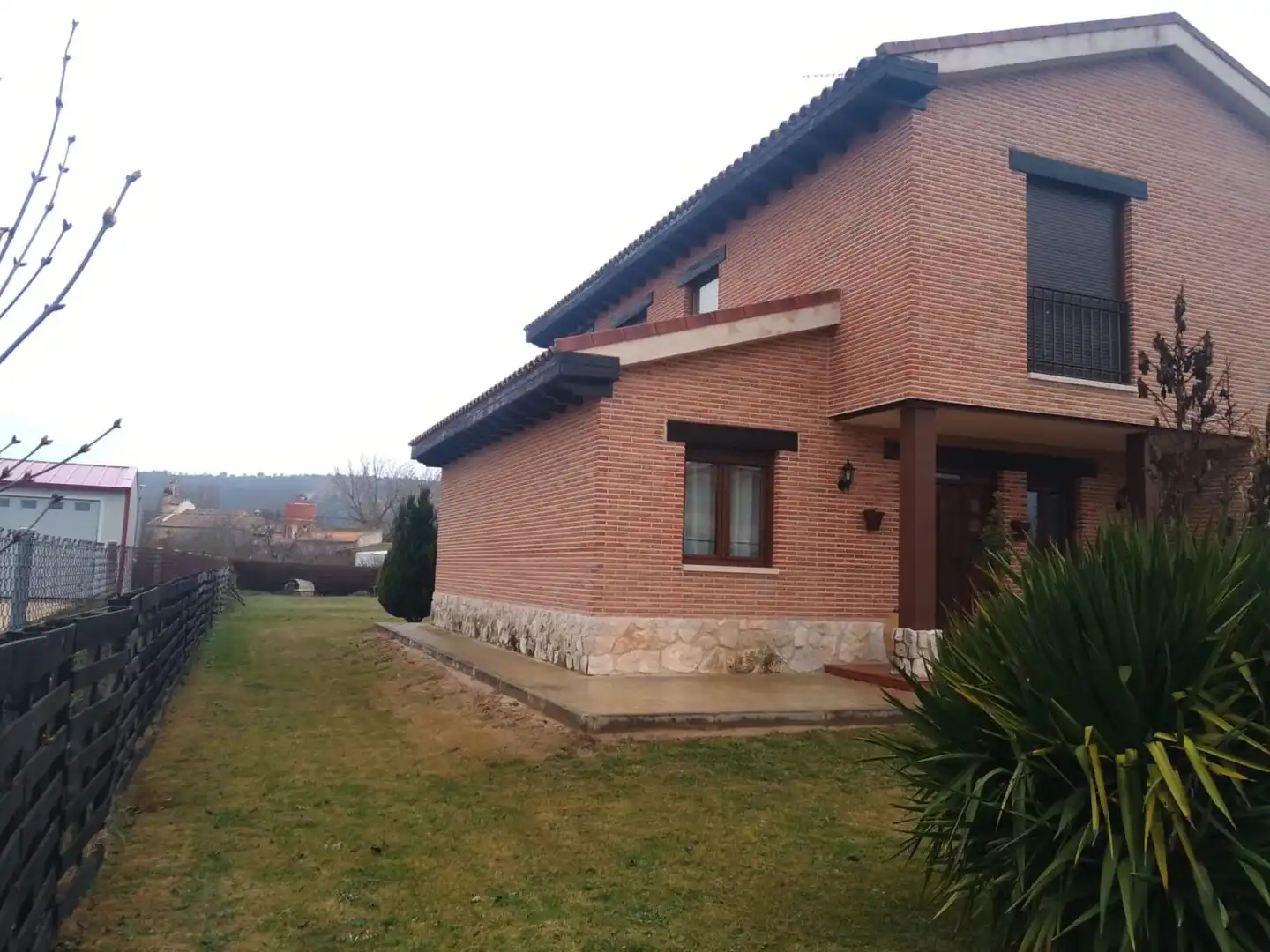 Vista exterior de Casa o xalet en venda en Quintana del Puente amb Calefacció, Jardí privat i Terrassa