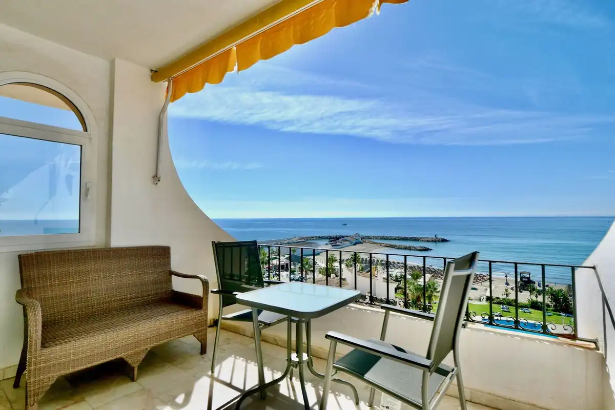 Terrasse von Wohnungen zum Verkauf in Marbella mit Klimaanlage, Terrasse und Alarm