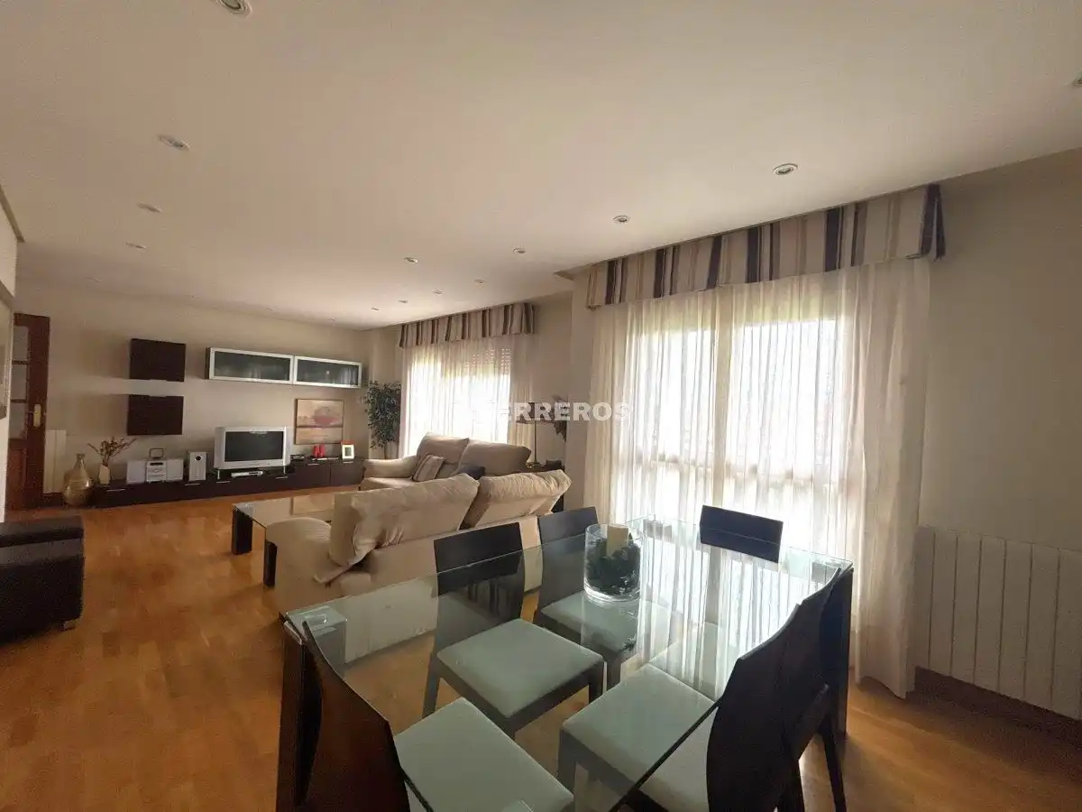 Living room of Flat for sale in  Logroño  with Heating, Parquet flooring and Terrace