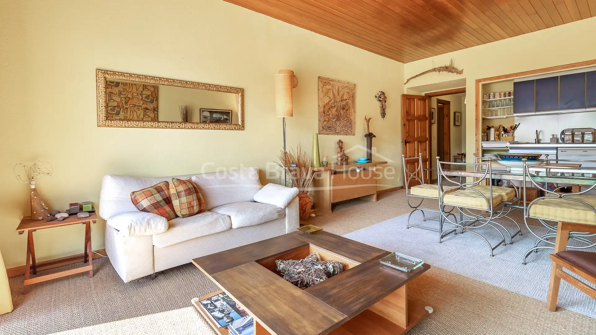 Wohnzimmer von Wohnungen zum Verkauf in Begur mit Terrasse, Schwimmbad und Ofen