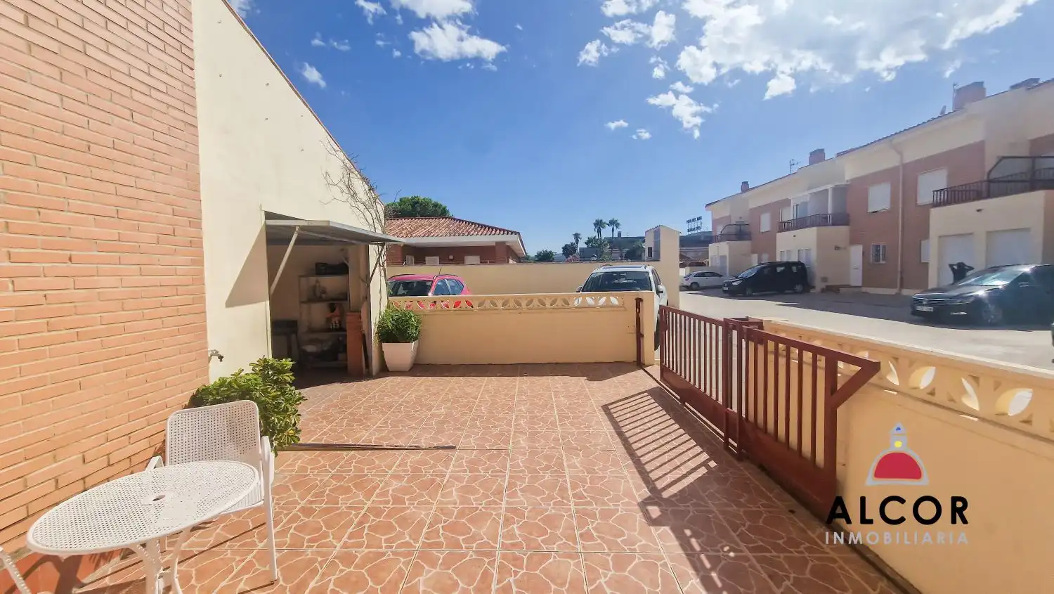 Vista exterior de Casa adosada en venta en Benicarló con Aire acondicionado, Terraza y Trastero