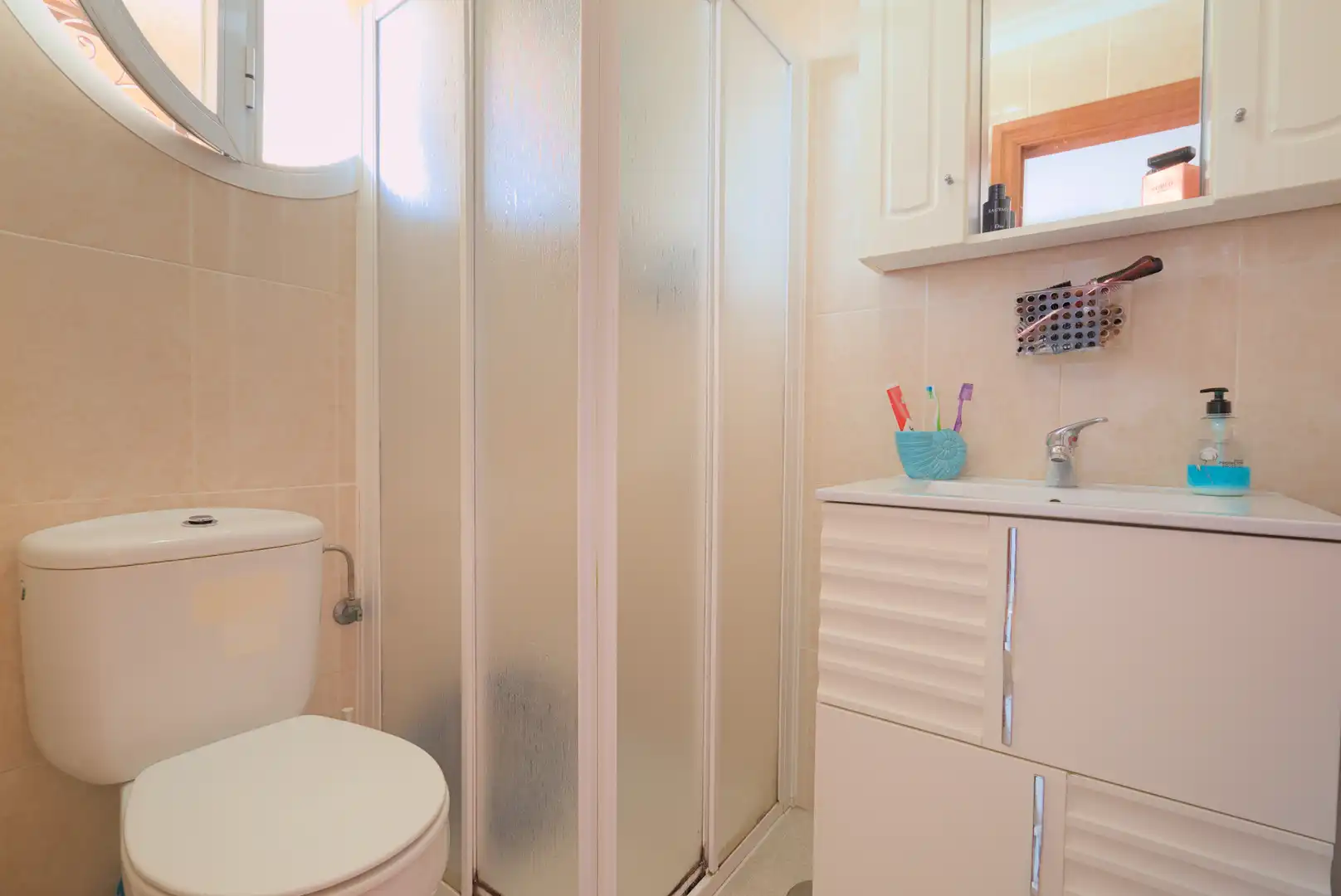 Bathroom of Houses for sale in Vélez-Málaga  with Air Conditioner, Swimming Pool and Furnished