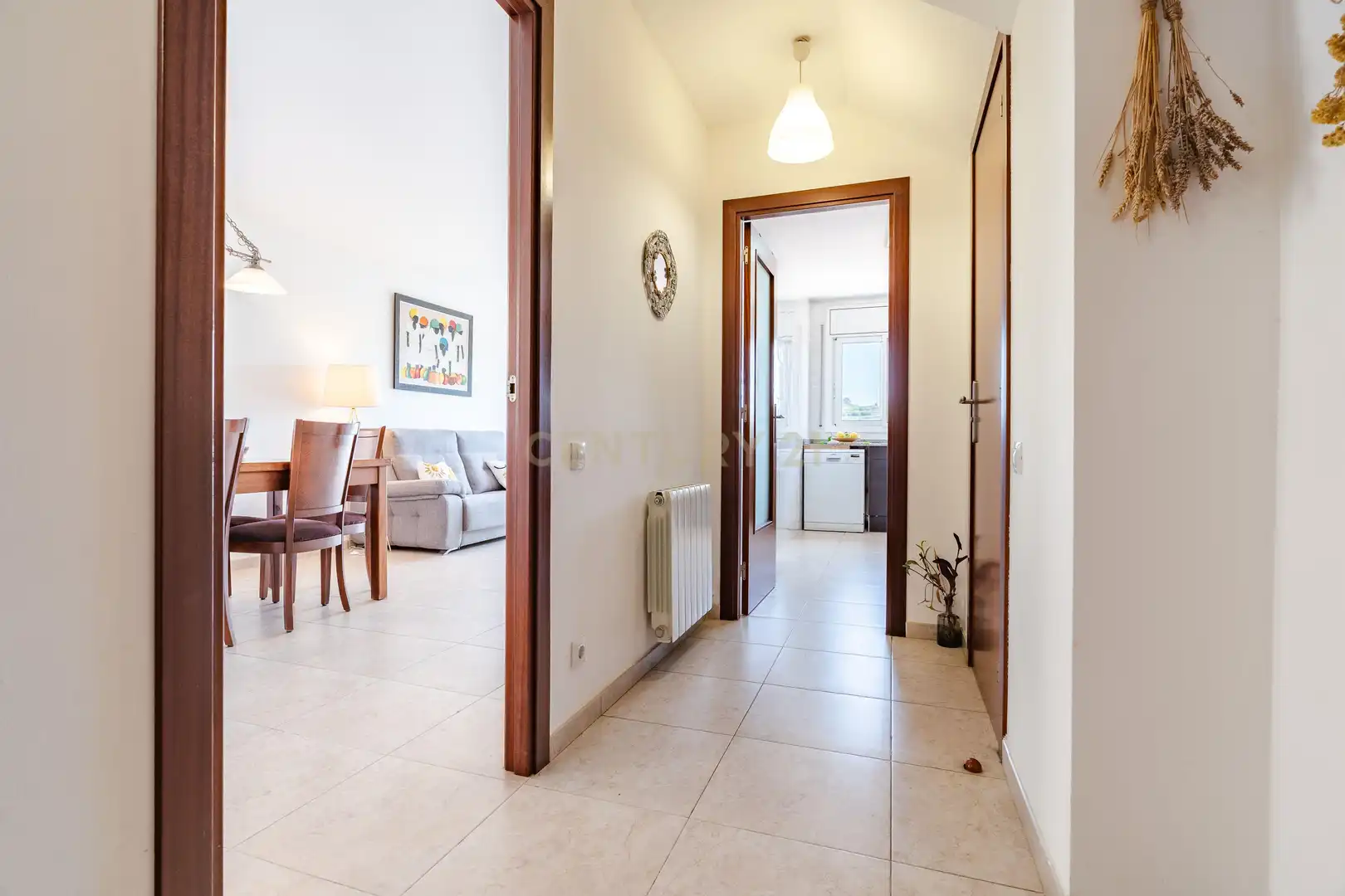 Einfamilien-Reihenhaus zum Verkauf in Vila-rodona mit Privatgarten und Ofen