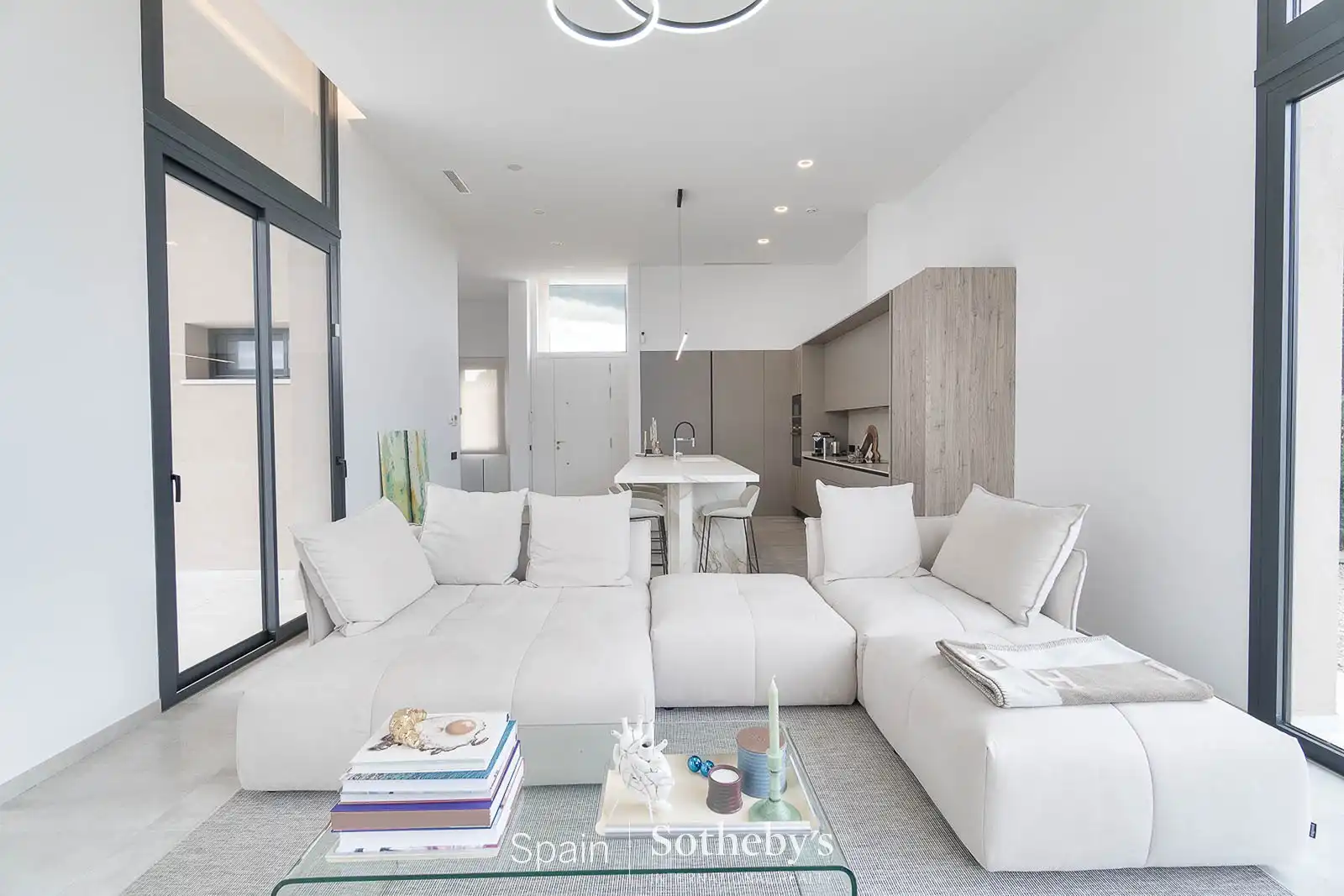 Sala d'estar de Casa o xalet en venda en Navata amb Aire condicionat, Jardí privat i Terrassa