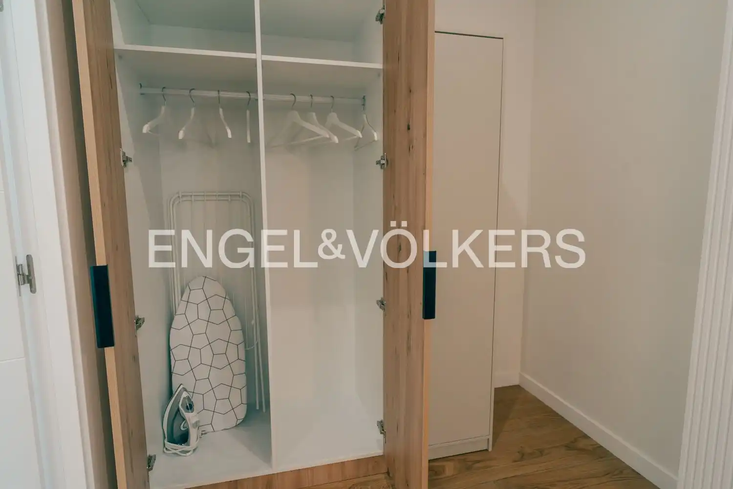 Bedroom of Apartments for sale in Valencia  with Air Conditioner, Heating and Furnished