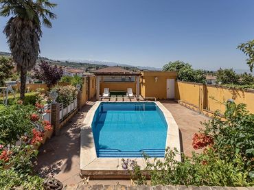 Villa avec balcon à vendre à Alfacar