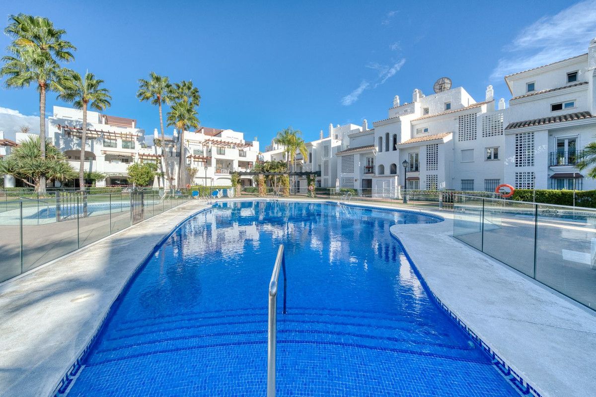 Vista exterior de Apartamento en venta en Marbella con Aire acondicionado, Terraza y Trastero