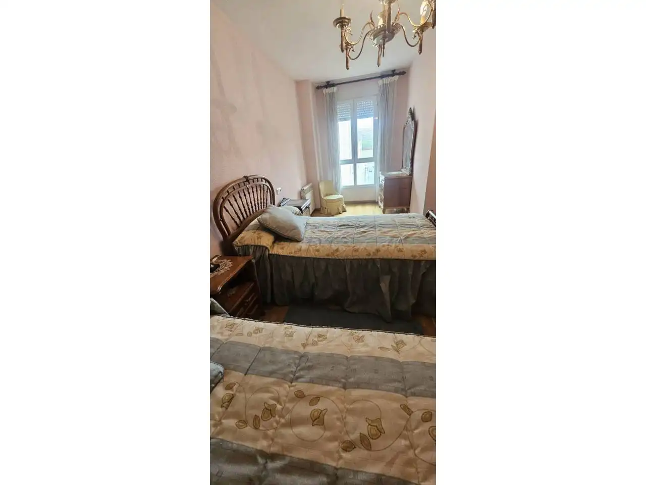 Dormitori de Apartament en venda en León Capital  amb Calefacció, Parquet i Traster