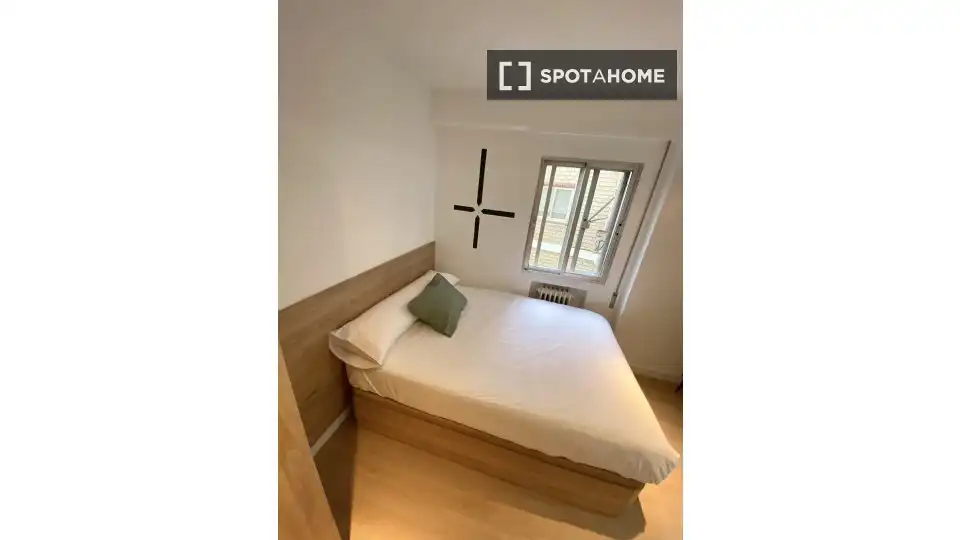 Bedroom of Flat for rent in Madrid  with Air Conditioner, Heating and Furnished