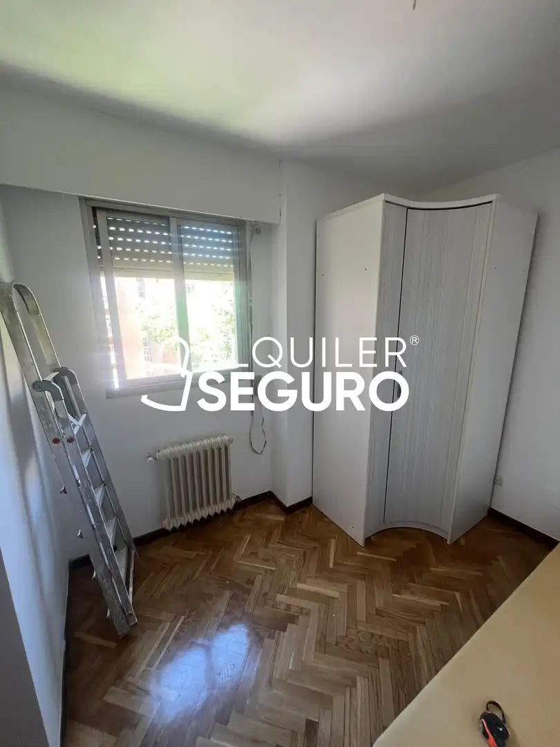 Dormitori de Pis de lloguer en Madrid amb Aire condicionat, Calefacció i Terrassa