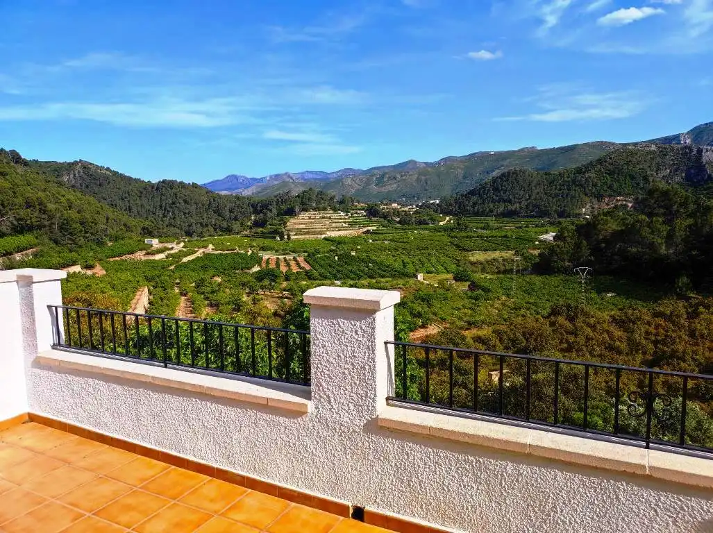 Vista exterior de Casa o xalet en venda en L'Atzúbia amb Jardí privat, Terrassa i Traster