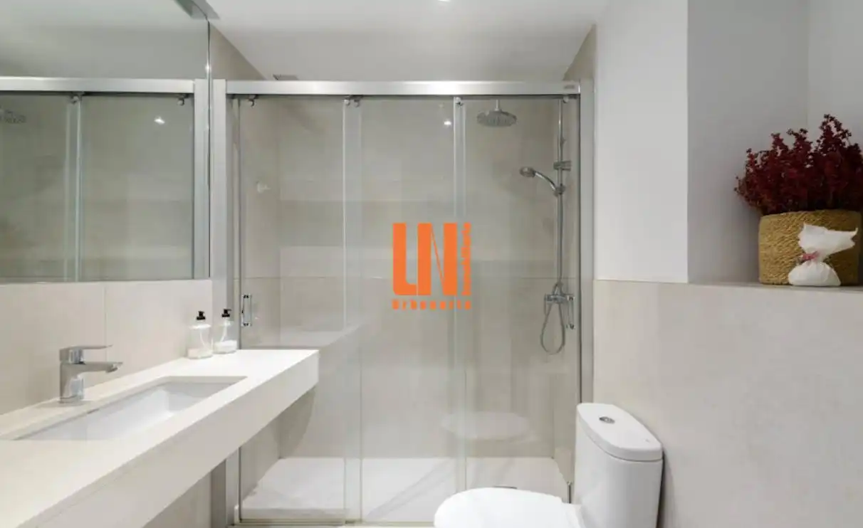 Baño de Piso de alquiler en Madrid con Aire acondicionado y Calefacción