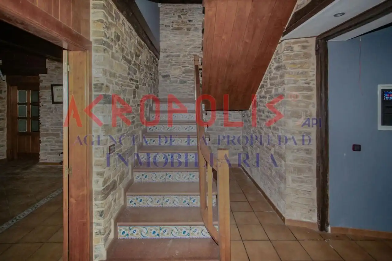 Wohnung zum Verkauf in Vega de Valcarce mit Heizung