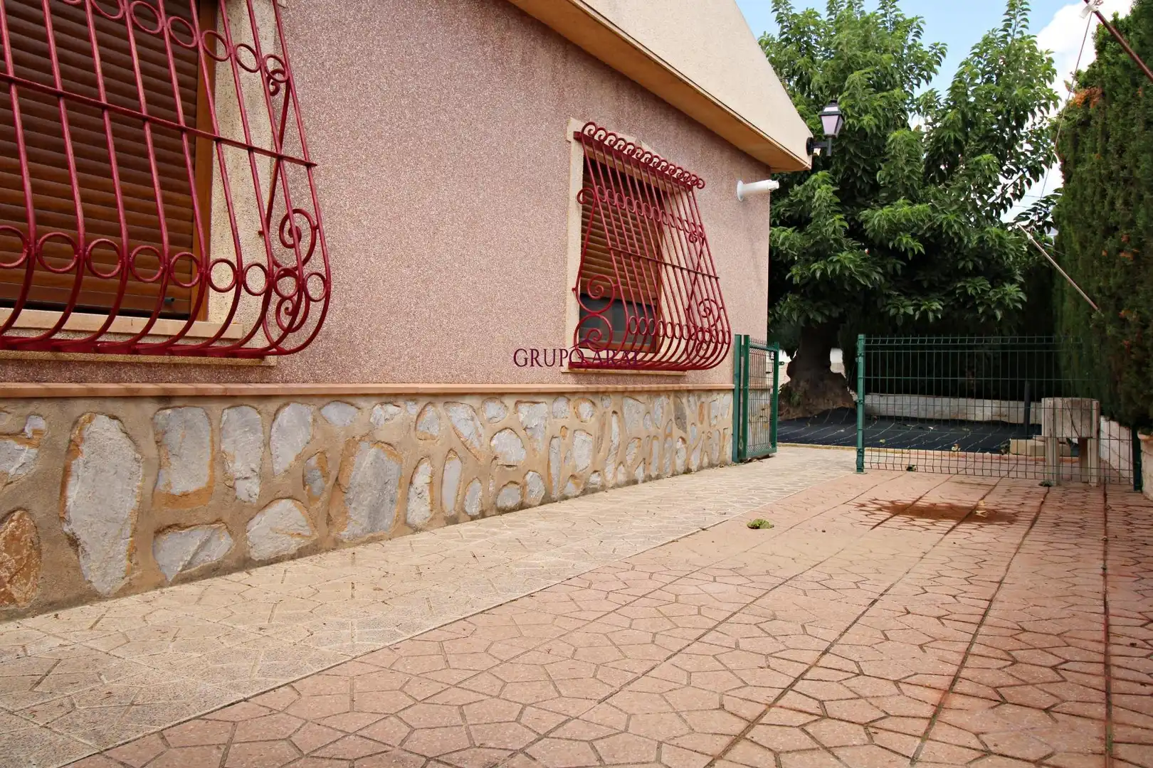 Vista exterior de Casa o xalet en venda en Alicante / Alacant amb Aire condicionat, Calefacció i Jardí privat