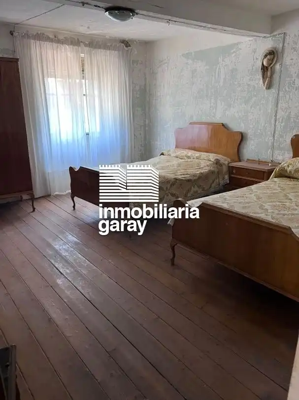 Habitación de Casa adosada en venta en Oña con Calefacción