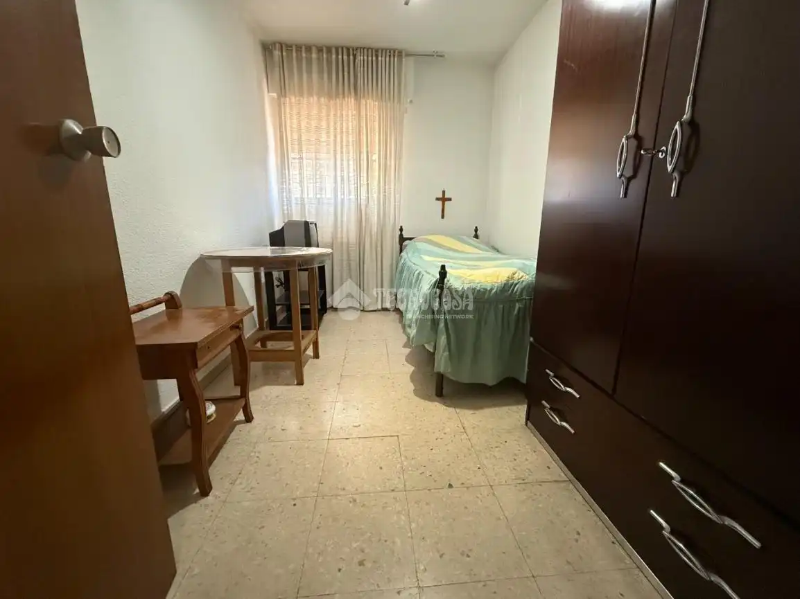 Habitación de Casa adosada en venta en Madrid con Calefacción y Jardín privado