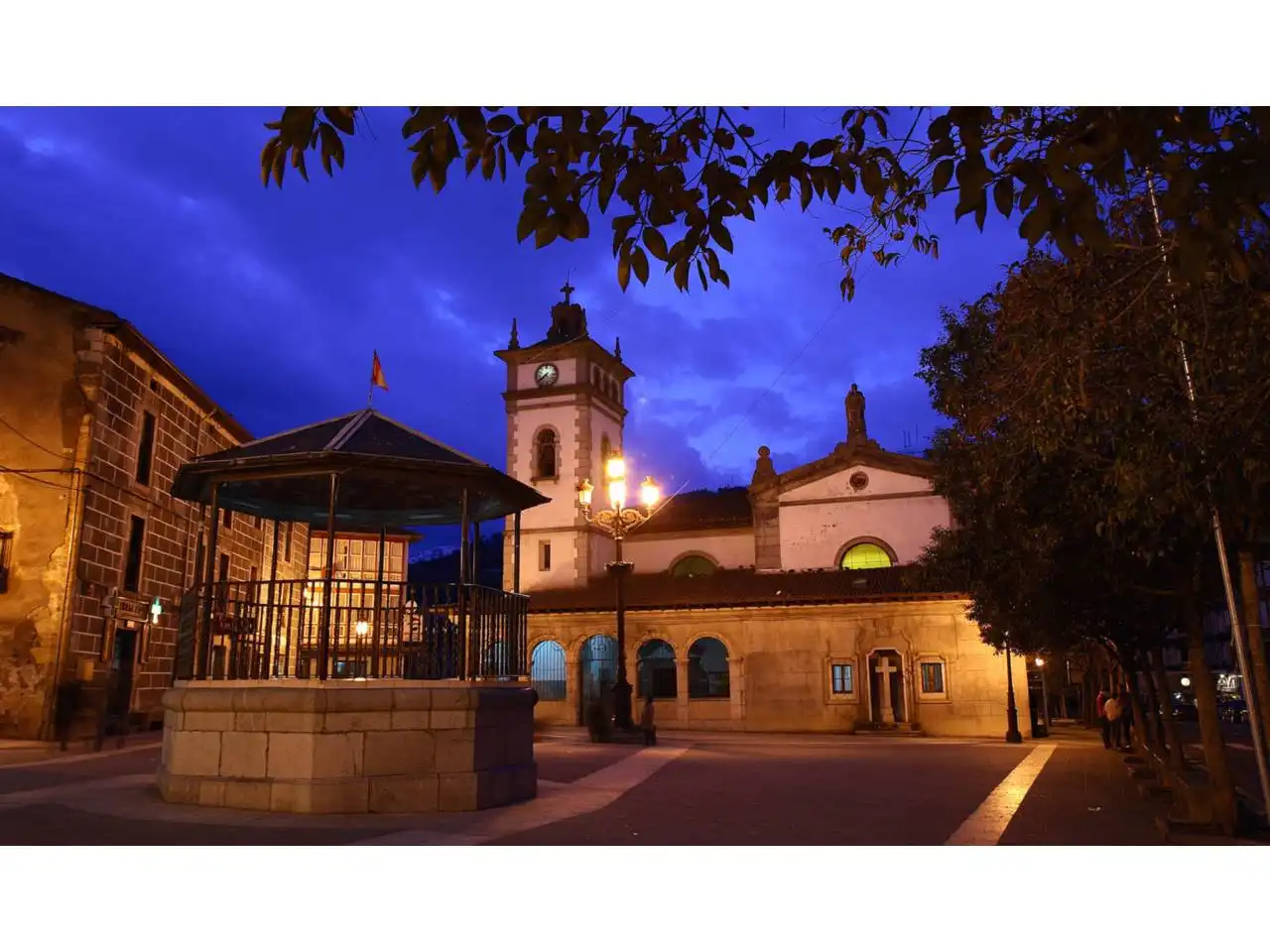 Vista exterior de Casa adosada en venda en Ramales de la Victoria amb Calefacció i Terrassa