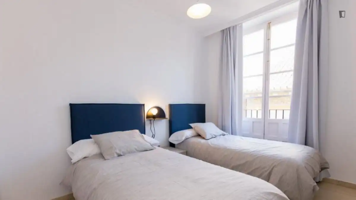Schlafzimmer von Wohnungen zur Miete in Granada mit Klimaanlage, Heizung und Möbliert