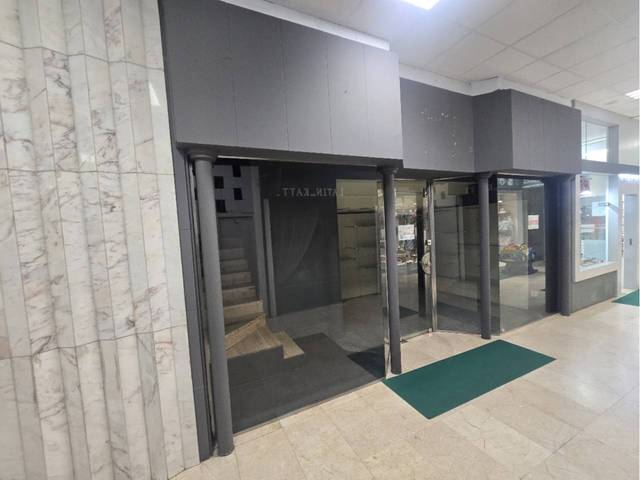 Local comercial en Venta en Calle Raíña en Centro - Recinto Amurallado