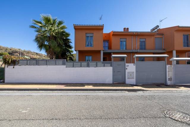 Casa-chalet en Venta en Calle Miguel Valle Tendero en Jun