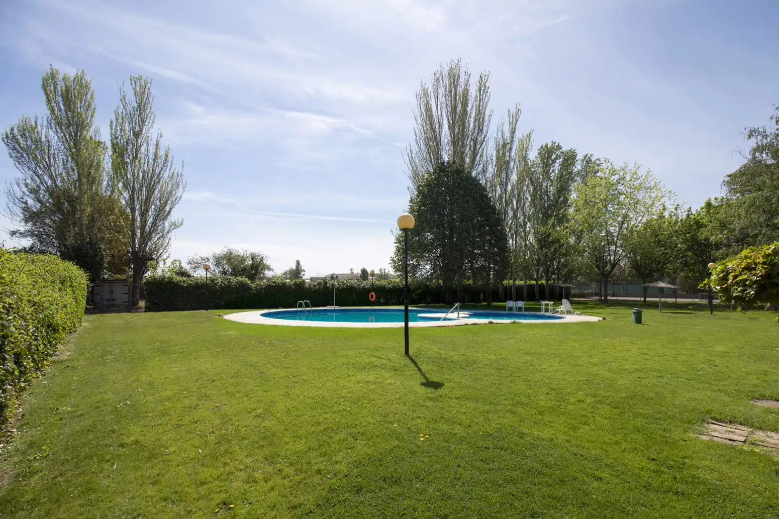 Piscina de Casa o xalet en venda en  Logroño amb Calefacció, Jardí privat i Terrassa