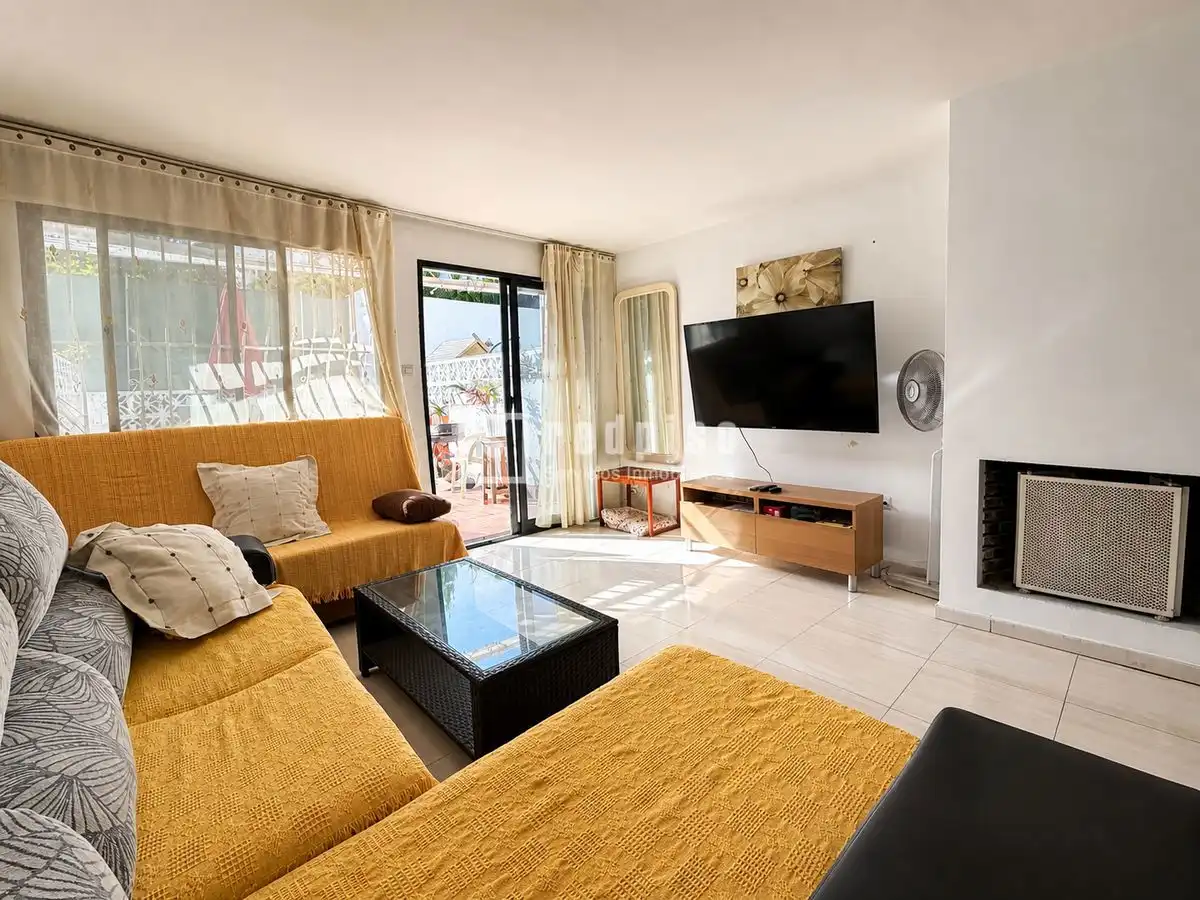 Sala d'estar de Casa o xalet en venda en Benalmádena amb Terrassa