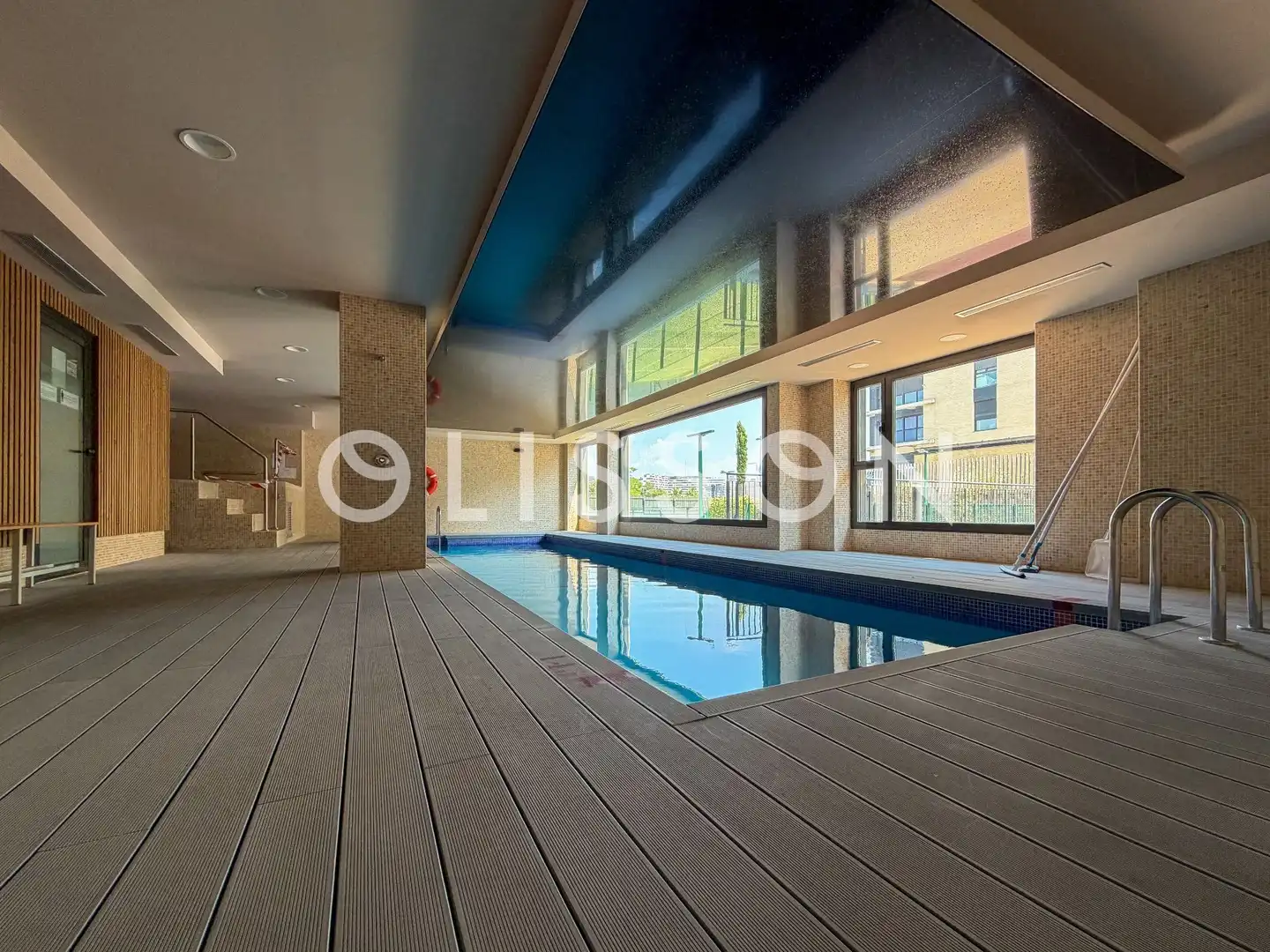 Schwimmbecken von Wohnung zum Verkauf in Madrid mit Klimaanlage, Terrasse und Abstellraum