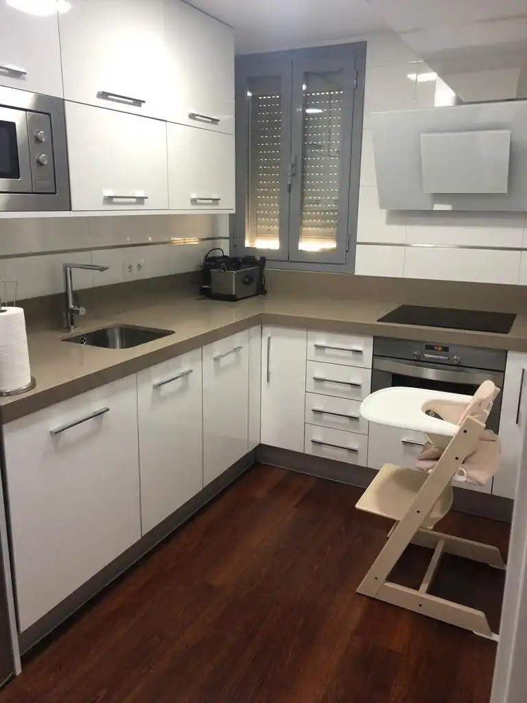Cocina de Piso en venta en Sevilla con Trastero y Piscina
