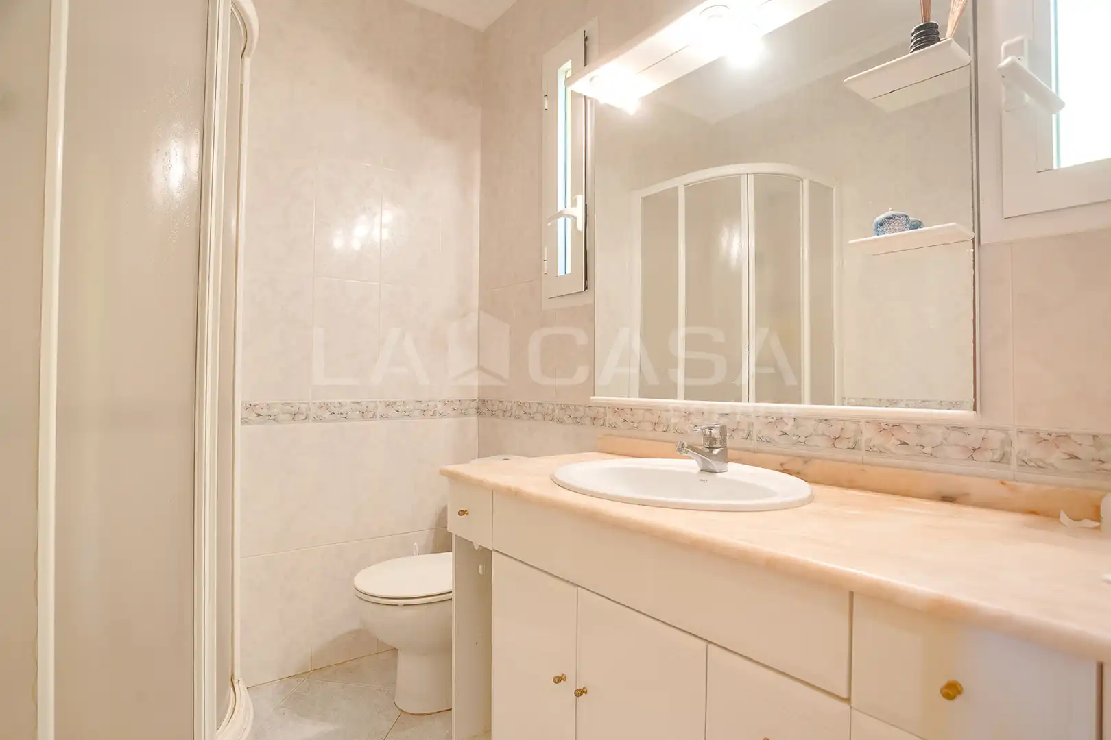 Bany de Casa o xalet en venda en Santa Eulàlia de Ronçana amb Aire condicionat, Calefacció i Terrassa