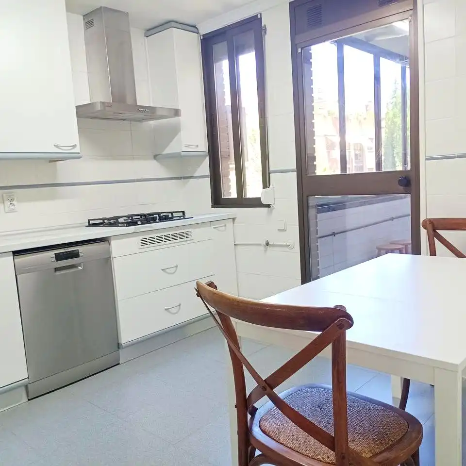 Kitchen of Flat for rent in Madrid  with Air Conditioner, Heating and Parquet flooring