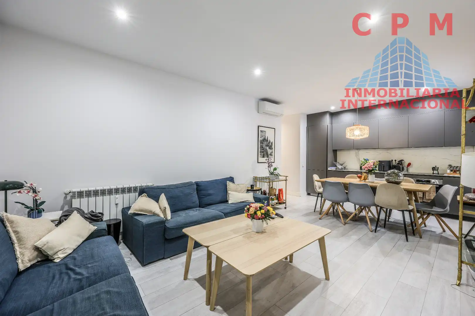 Living room of Flat for rent in Madrid  with Air Conditioner, Heating and Parquet flooring