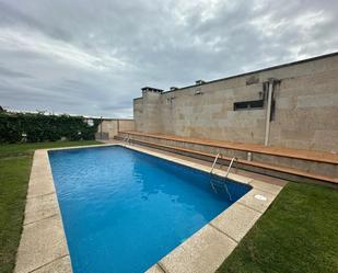 Piscina de Pis de lloguer en Sanxenxo amb Terrassa i Balcó