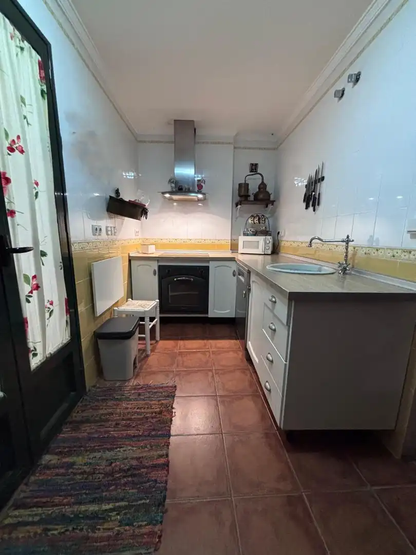 Cuina de Casa o xalet en venda en Alcalá de Guadaira amb Terrassa, Traster i Balcó