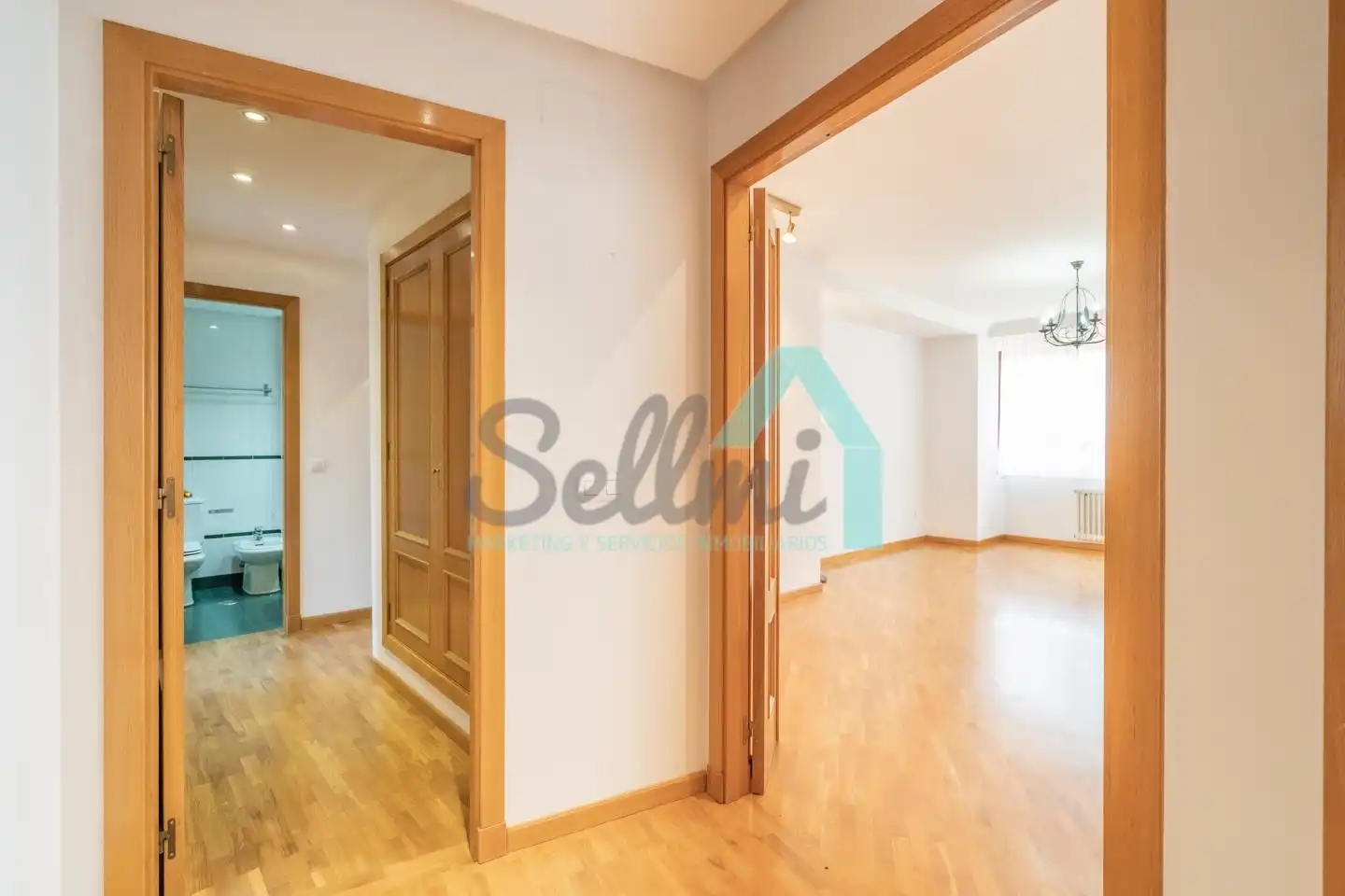 Piso de alquiler en Oviedo  con Calefacción, Parquet y Terraza