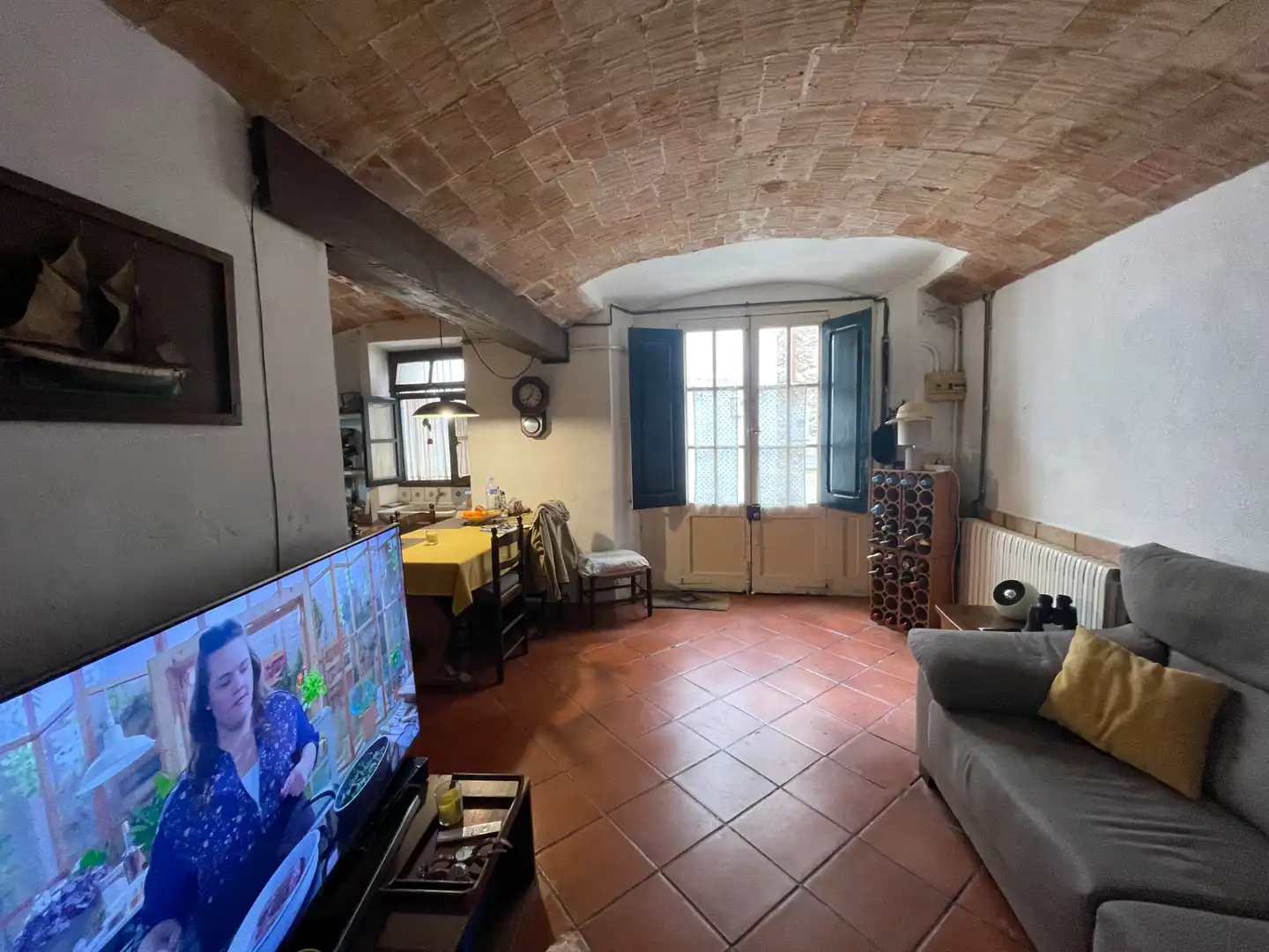 Sala d'estar de Casa adosada en venda en L'Escala amb Calefacció, Terrassa i Moblat