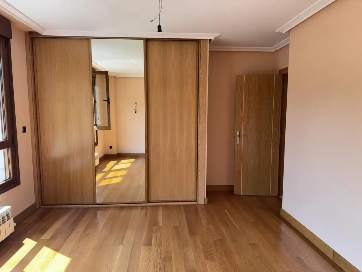 Dormitori de Casa o xalet en venda en Siero amb Calefacció, Jardí privat i Terrassa