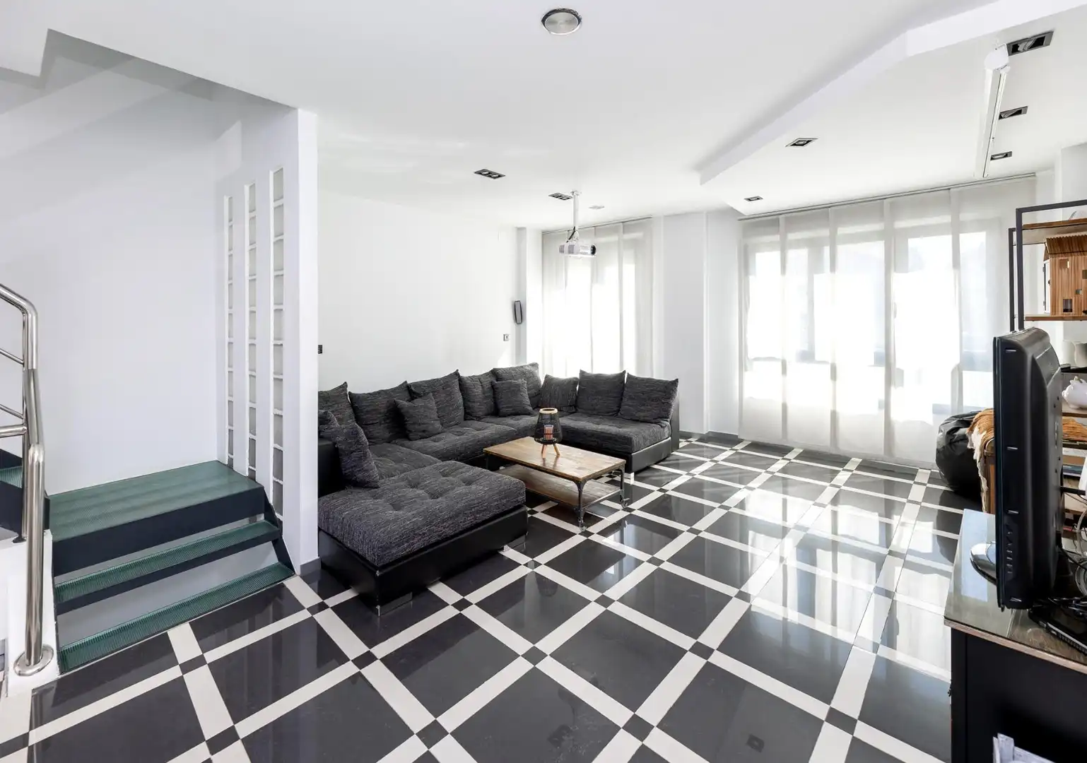 Sala d'estar de Casa o xalet en venda en Armilla amb Calefacció, Terrassa i Moblat