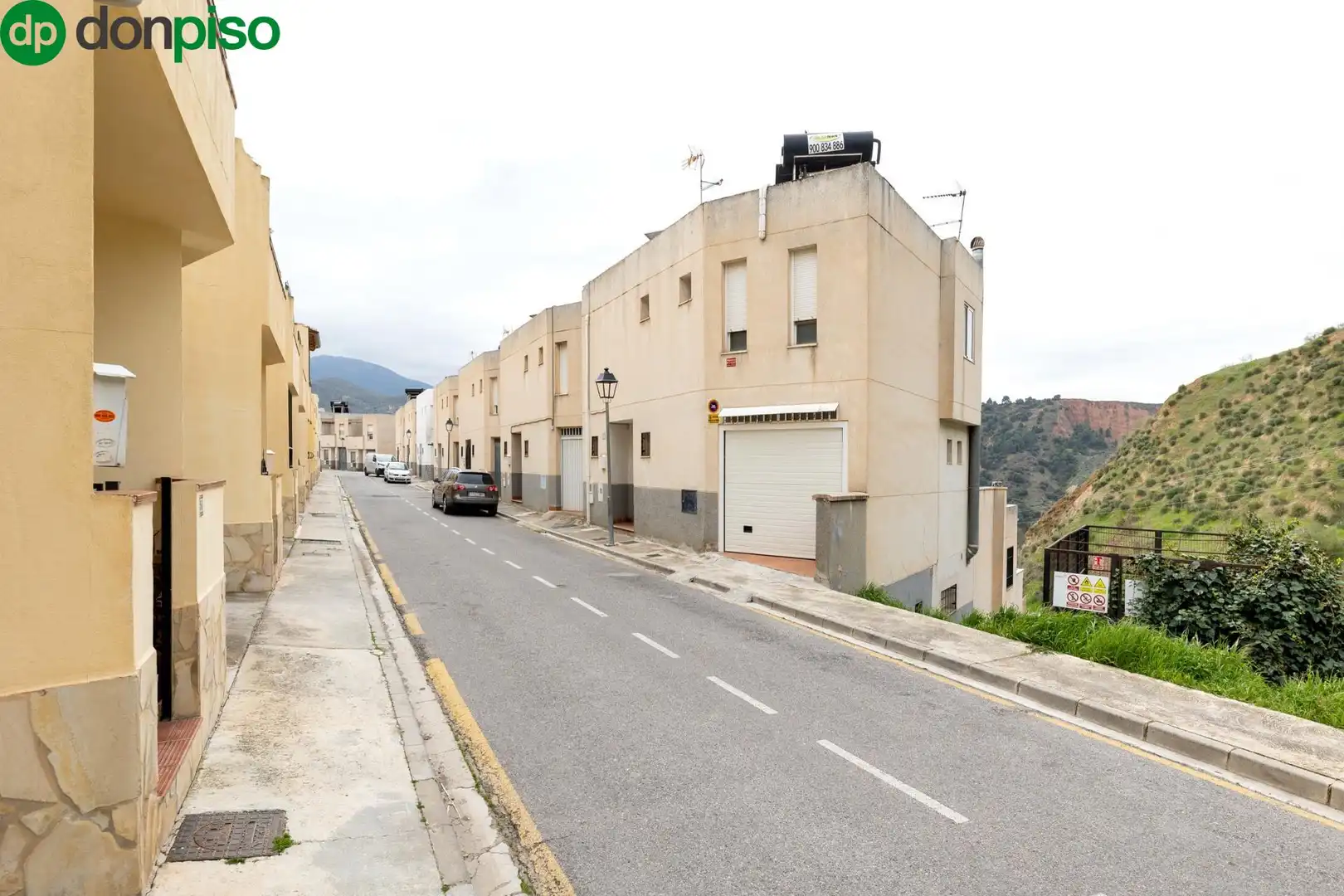 Vista exterior de Casa adosada en venta en Cenes de la Vega con Calefacción y Terraza