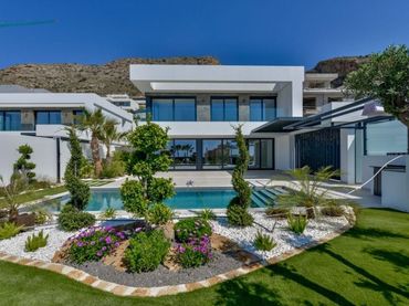 Villa avec piscine à vendre à Golf Bahía