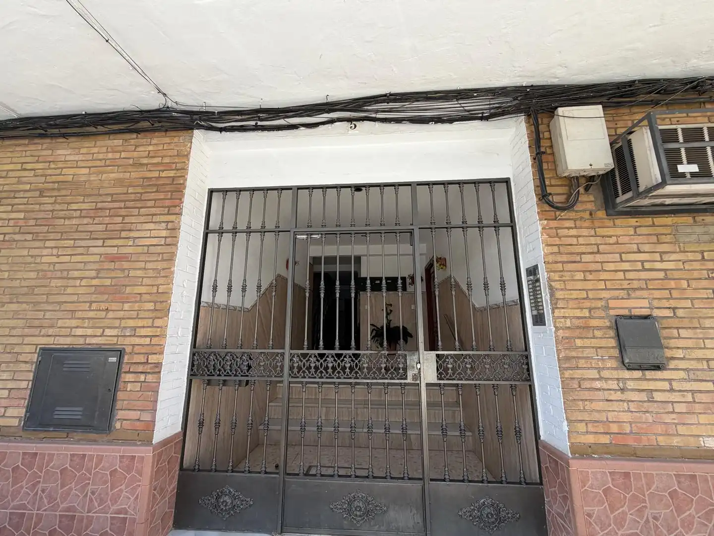 Vista exterior de Pis en venda en Dos Hermanas