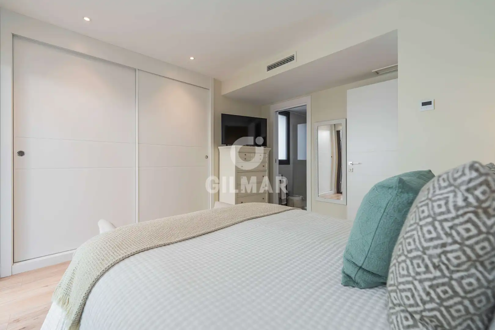 Habitación de Ático en venta en Madrid con Calefacción, Jardín privado y Trastero