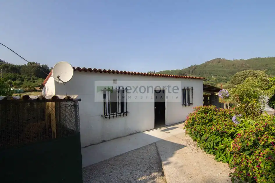 Vista exterior de Finca rústica en venda en Ortigueira amb Calefacció