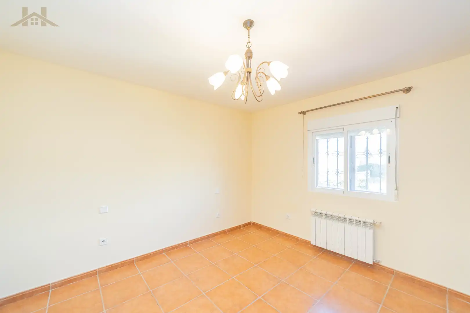 Dormitori de Casa o xalet en venda en Manzanares El Real amb Jardí privat, Traster i Moblat