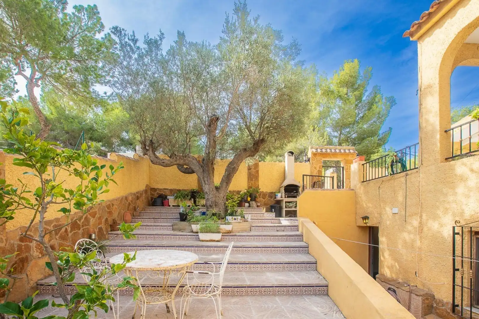 Jardí de Casa o xalet en venda en Orihuela amb Aire condicionat, Jardí privat i Terrassa
