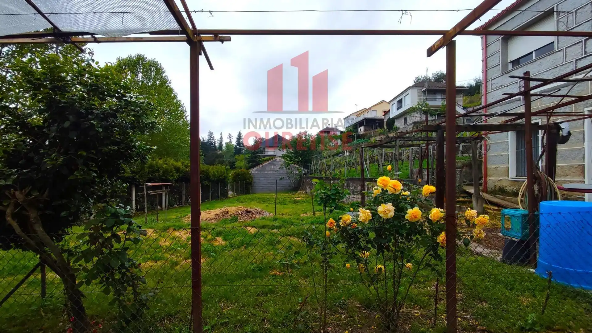 Casa o xalet en venda en Ourense Capital  amb Calefacció i Jardí privat