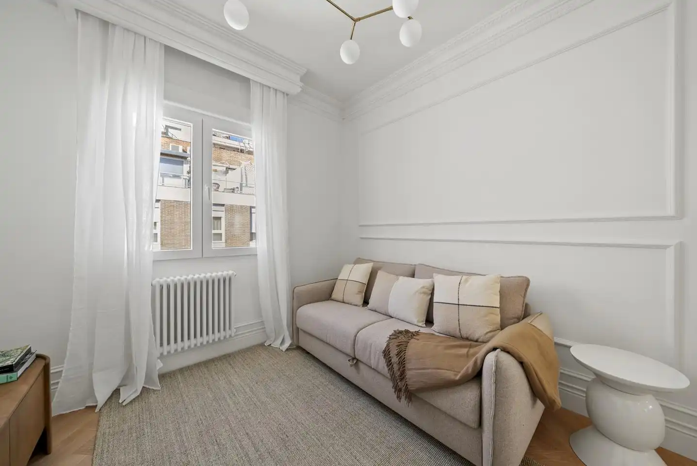 Living room of Flat for sale in Madrid  with Air Conditioner, Heating and Furnished